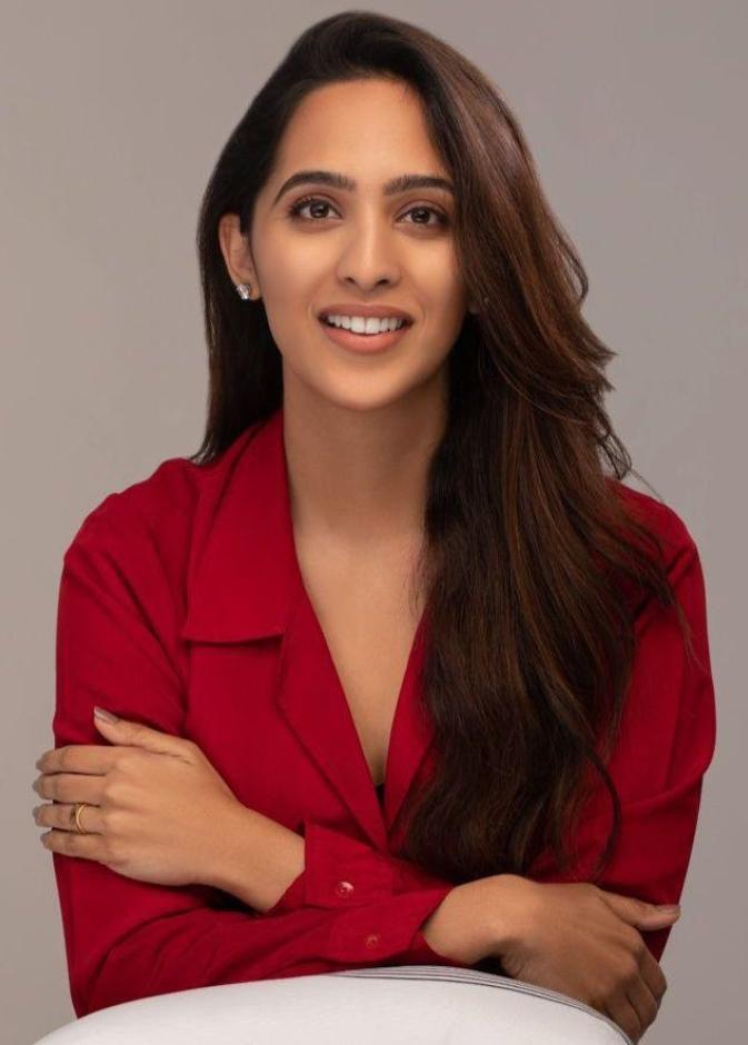 الدكتورة تانيا بخشّي Tania Bakshi، الطبيبة المتخصصة في الطب التجانسي والمديرة التنفيذية لمجموعة Bakson،