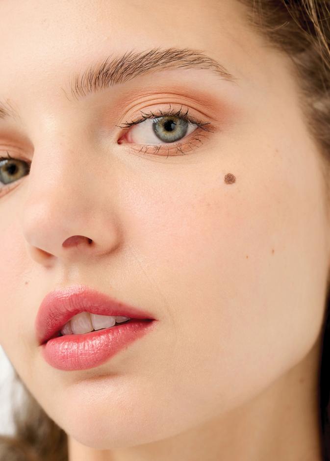 Dream Sheen Brow Glaze حواجب مضيئة ومصقولة من "بنفت"
