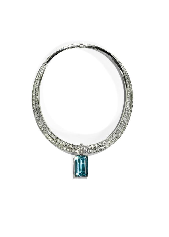 Necklace in platinum with an aquamarine of over 31 carats and diamonds