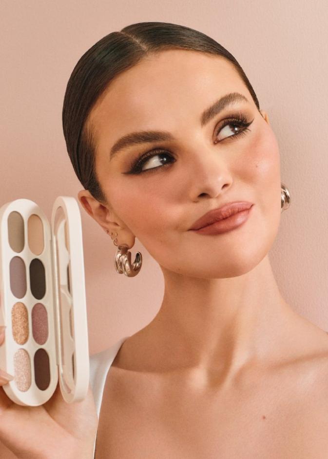 Rare Beauty تطلق مجموعة Neutral Eye المستحضرات الأساسية لعيون ناعمة ودخانية
