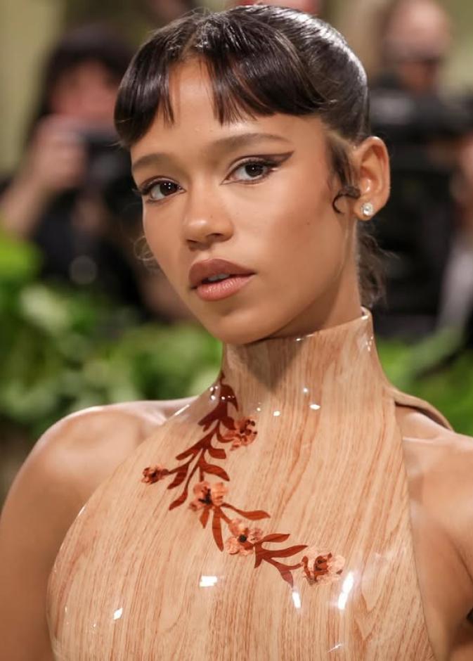 Taylor Russell النجمة العالمية.