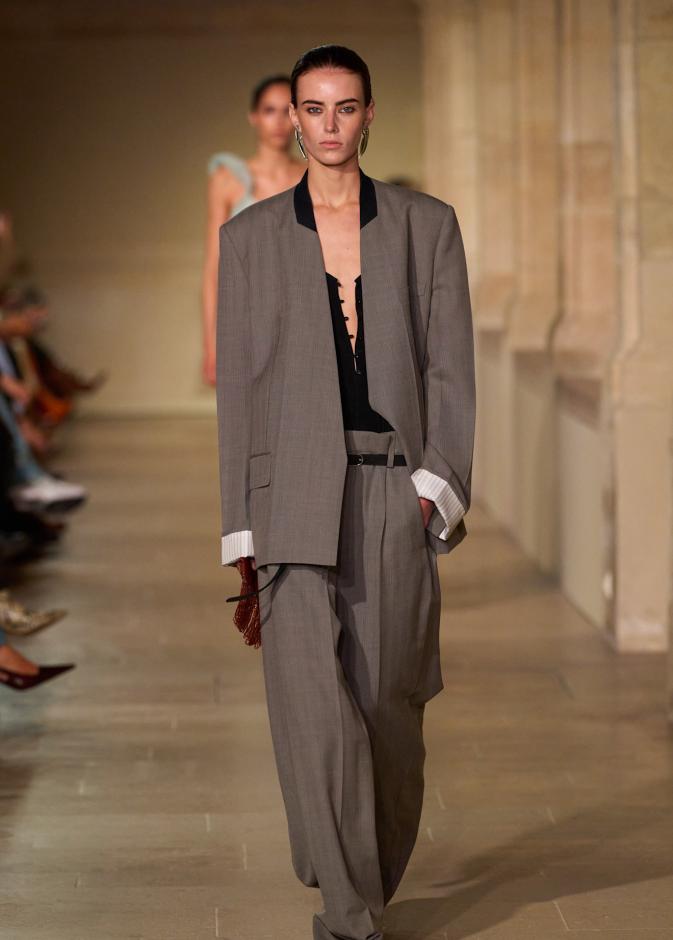 Victoria Beckham أناقة ملابس العمل من