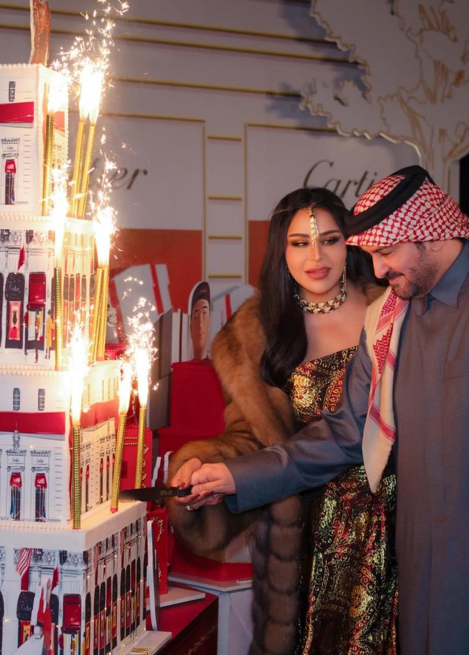 أحلام ومبارك الهاجري يحتفلان بتخرج ابنتهما فاطمة