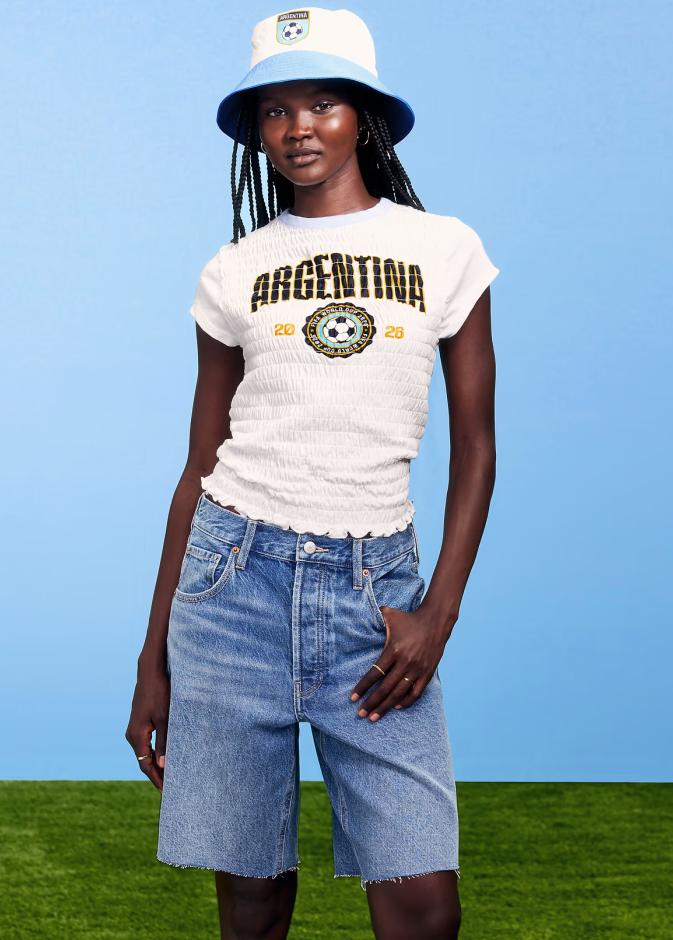 إطلالة بقميص رياضي من ‏Old Navy