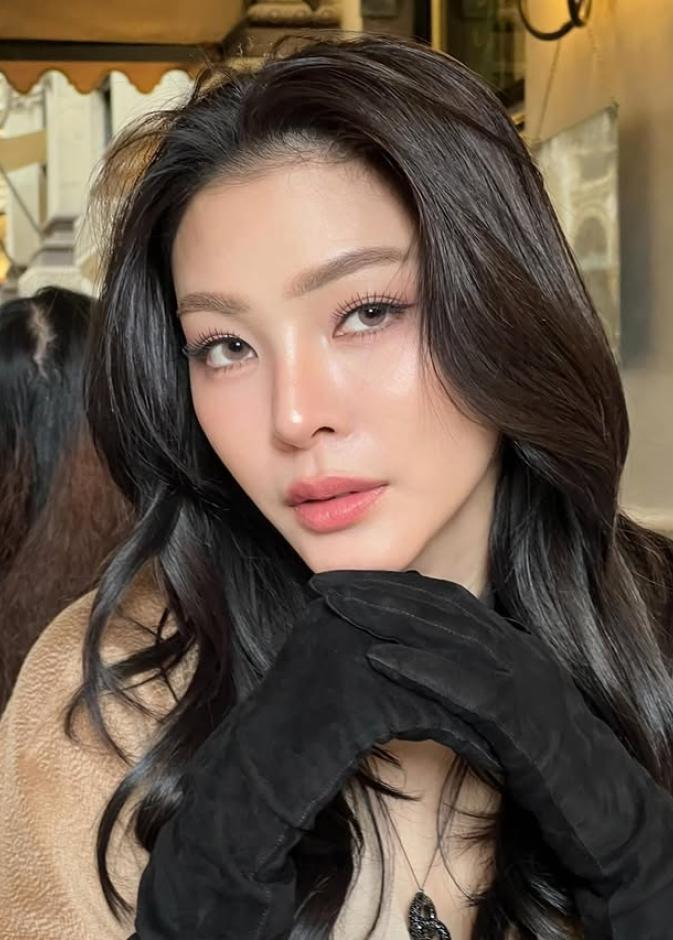 النجمة Faye Peraya صورة من انستغرامها