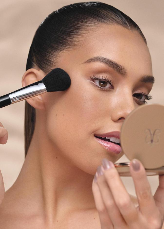 برونزر SMOOTH BLUR BRONZER من علامة أنستازيا بيفرلي هيلز Anastasia Beverly Hills