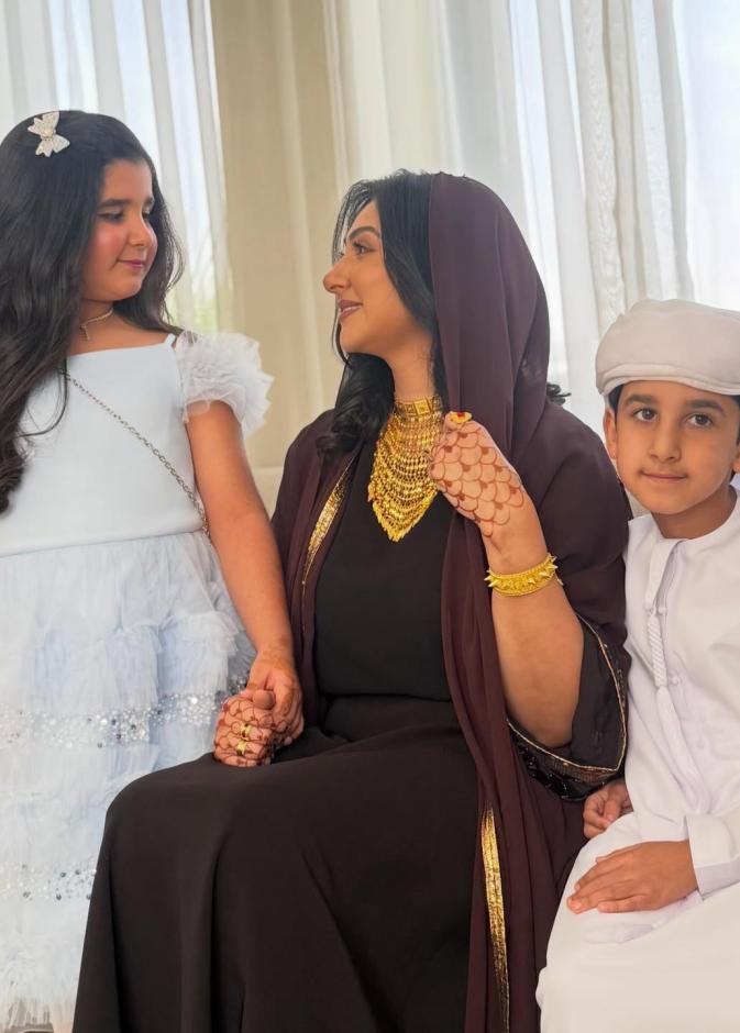 هيفاء حسين تحتفل بتخرج توأمها