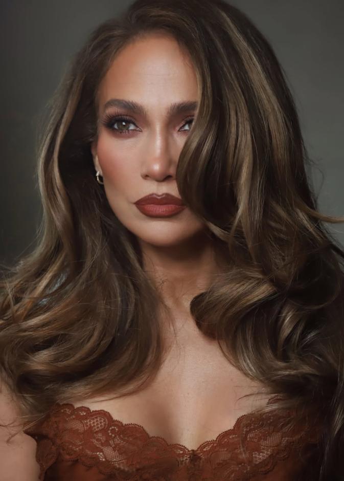  ألوان احمر الشفاه البنية واللماعة بأسلوب Jennifer Lopez