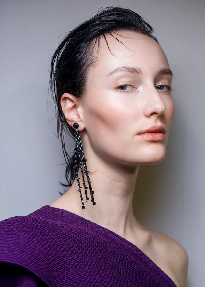  أسرار البشرة الدهنية مع الحبوب العميقة تحت الجلد