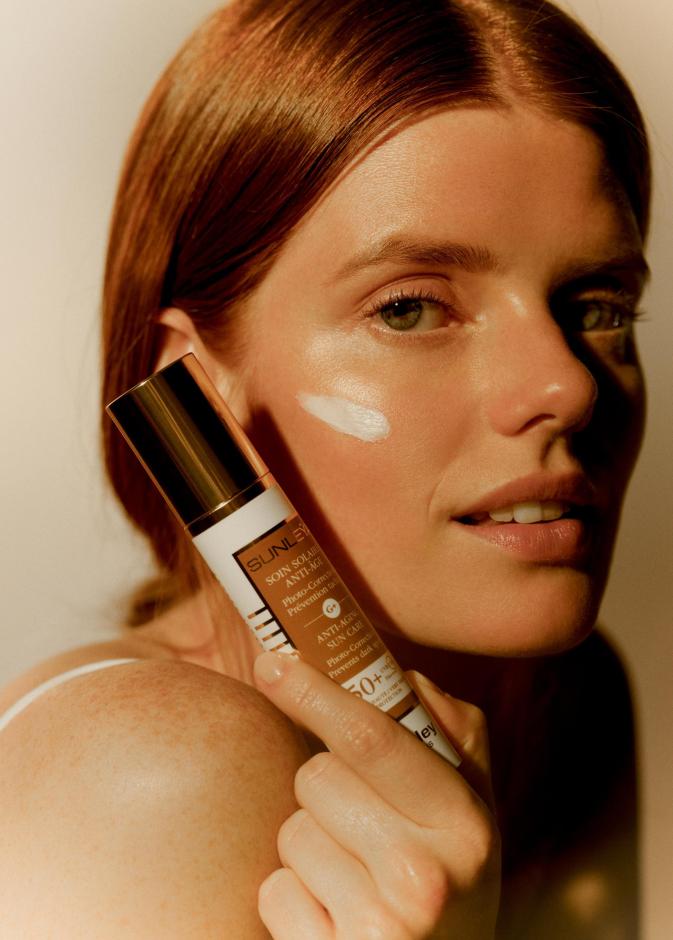  كريم حماية من الشمس Sunleÿa Anti-Aging Sun Care SPF 50+ من علامة سيسلي (Sisley)