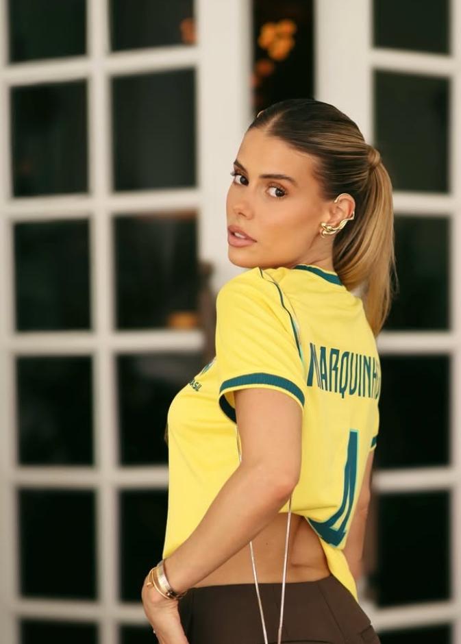 كارول كابرينو زوجة لاعب كرة القدم البرازيلي ماركينيوس