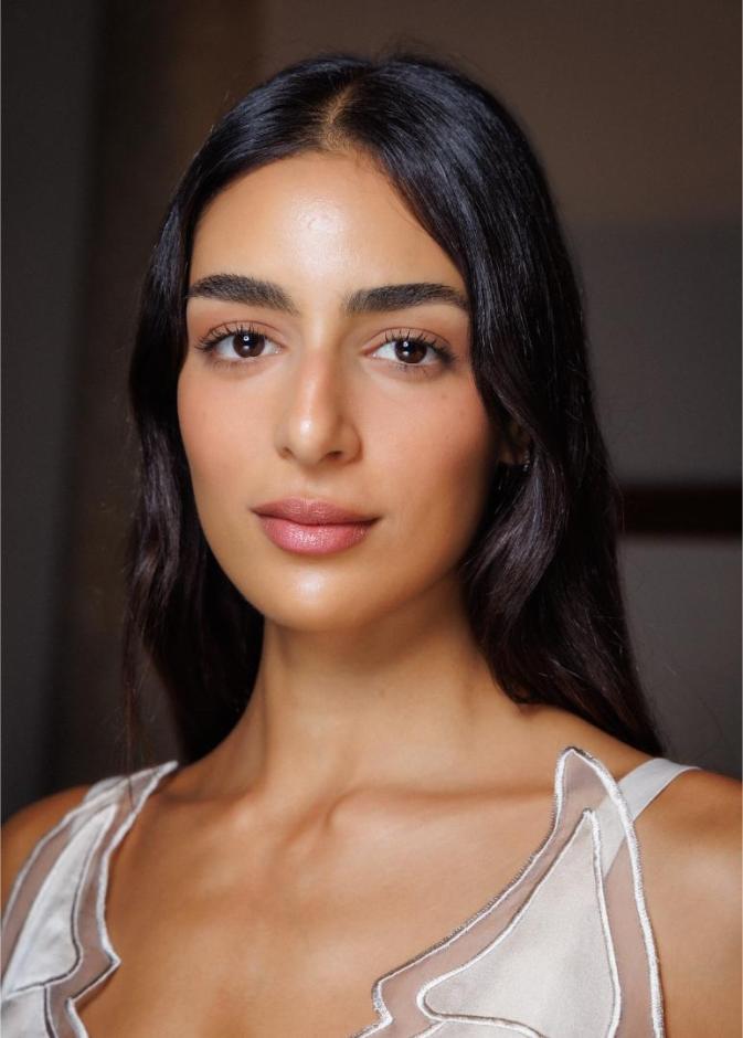 عارضة Alberta Ferretti من عروض Spring Summer 2025 تصوير Imaxtree.launchmetrics