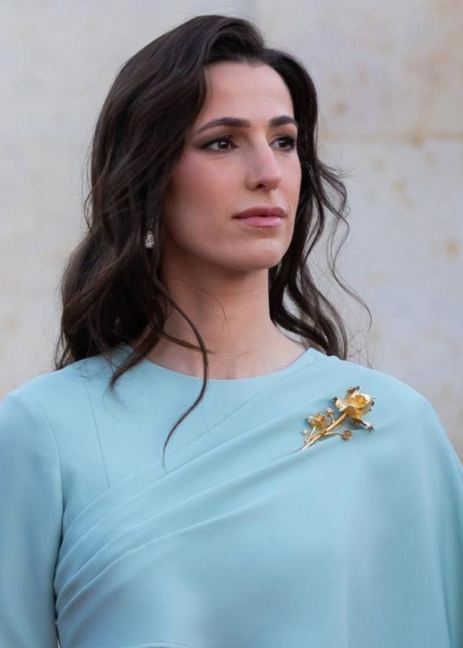 في ذكرى زواجها الثالثة.. كيف رسّخت الأميرة رجوة الجمال الهادئ بصمةً خاصة في إطلالاتها؟ 