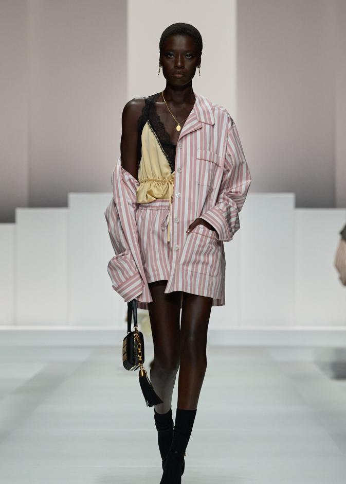  البيجاما من تصميم Dolce Gabbana