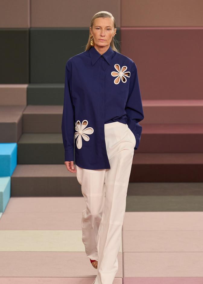اطلالة من Fendi