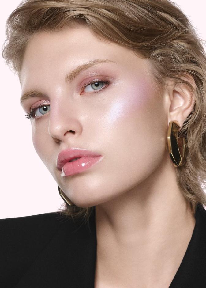 من جيفنشي.. زيت الشفاه Perfecto Serum Lip Oil