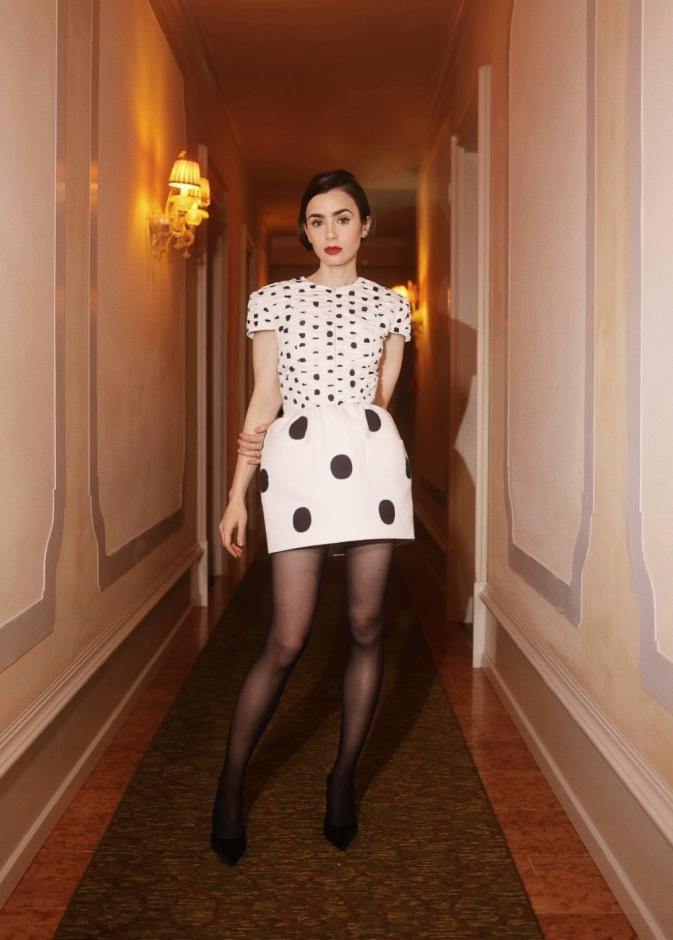 Lily Collins‏ بنقشة البولكا دوت