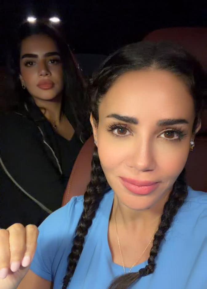 ديانا حداد وابنتها صوفي حديث الجمهور.. هذه أبرز بصمات النجمة الجمالية في المكياج والشعر