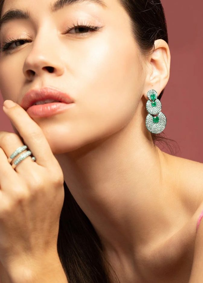 أقراط بالزمرد الأخضر من Marissa