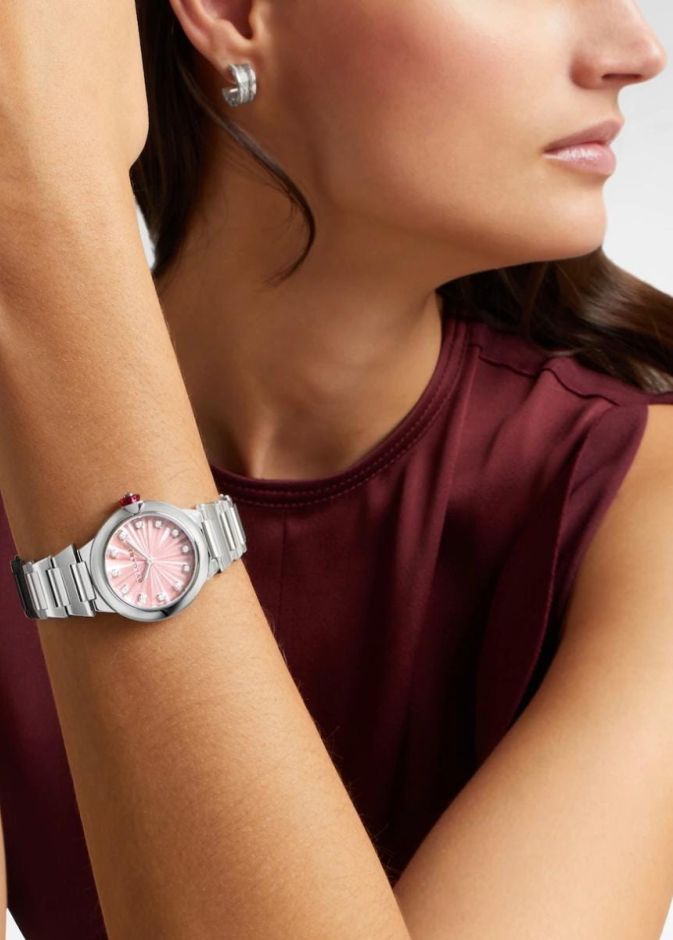 ساعة Lvcea من الفولاذ المقاوم للصدأ مرصعة بالألماس من Bvlgari