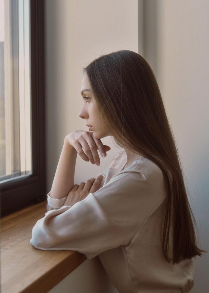 للمرأة المسافرة.. كيف ينقذ التأمل الحركي بالألوان صحتكِ من الأعراض المزعجة؟
