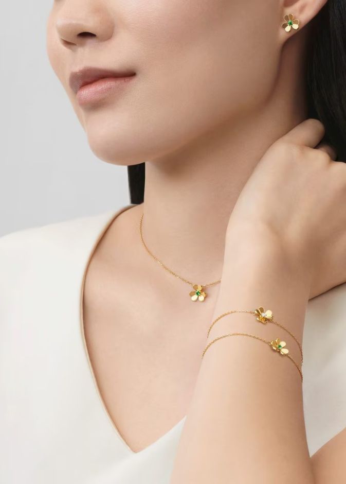 قلادة Frivole من Van Cleef & Arpels