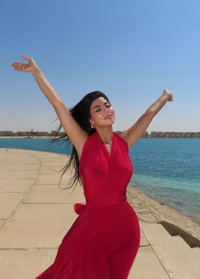 كارولين عزمي
