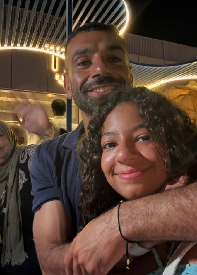 محمد صلاح في سهرة عائلية داخل أحد المطاعم