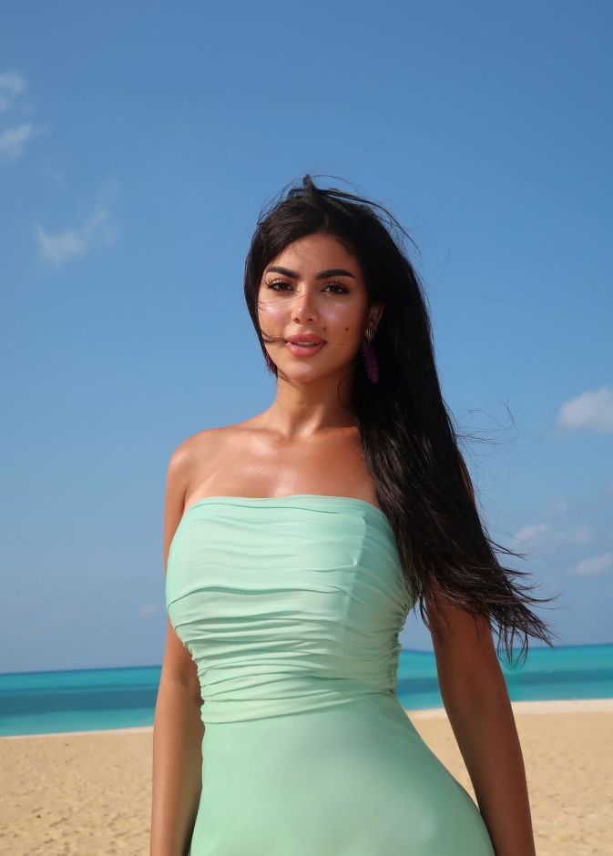 الفنانة كارولين عزمي صورة من انستغرامها
