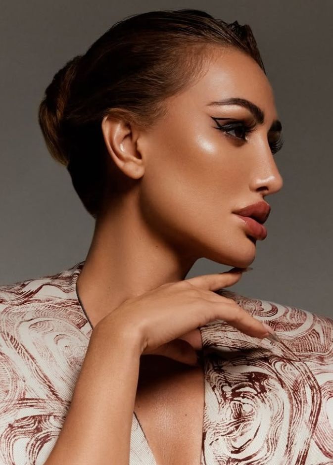النجمة مايا دياب