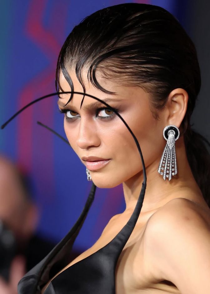 زندايا تحيي صيحة الـWet Hair خلال عرض فيلمها Spider-Man
