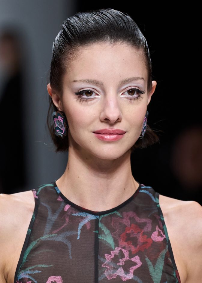  عارضة دار Giorgio Armani