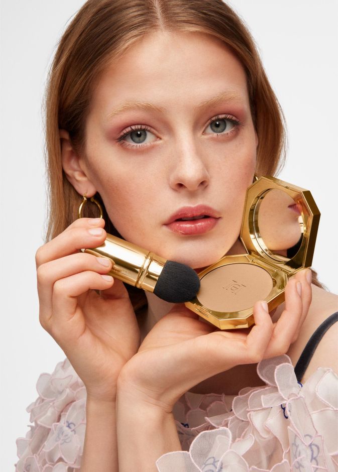هذا الصيف جربي برونزر  Nude Couture Matte ضمن سلسلة مستحضرات Nude Couture  الجديدة
