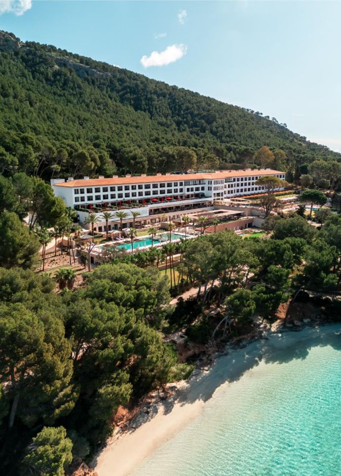 العافية بإطلالة جديدة.. دافني لامبرتس تطلق ALAM Reserve في Four Seasons Resort Mallorca at Formentor
