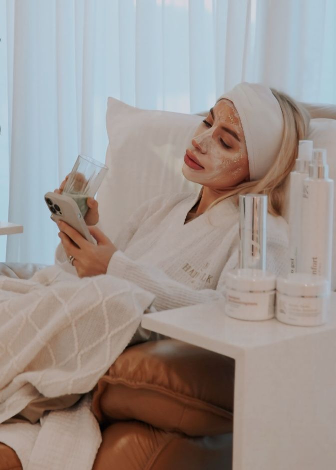 تجربة جمال متكاملة في صالون HAIRSILK دبي... حيث تلتقي الحرفية بالجمال