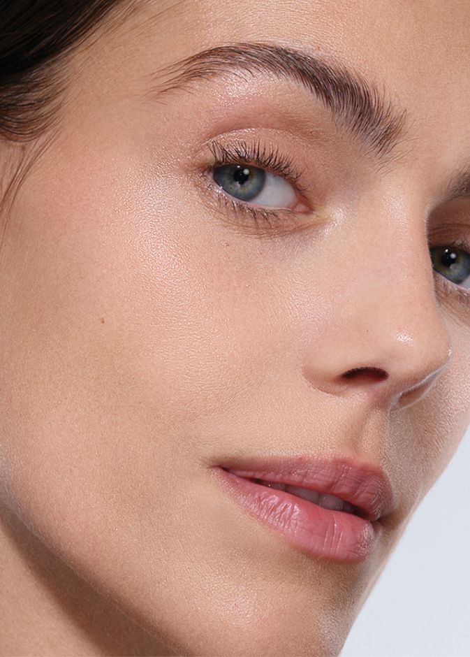 3 منتجات من Benefit Cosmetics لبشرة متوهجة وحواجب مثالية