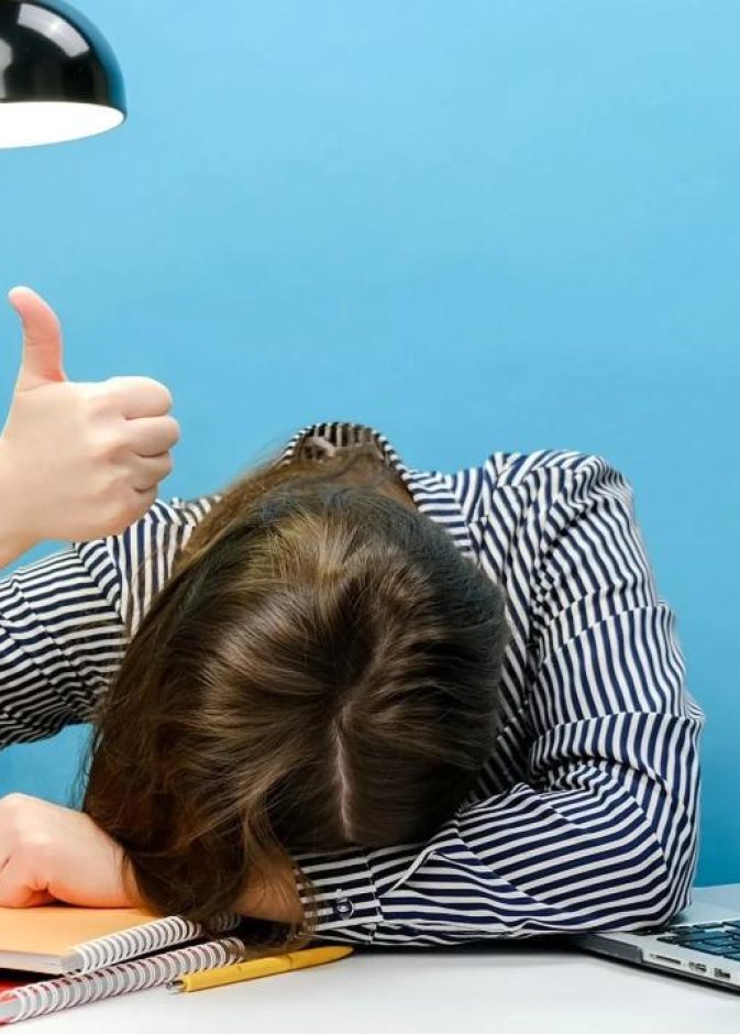 عادات تستنزف ثقتك بنفسك من دون أن تشعري.. تجنبيها