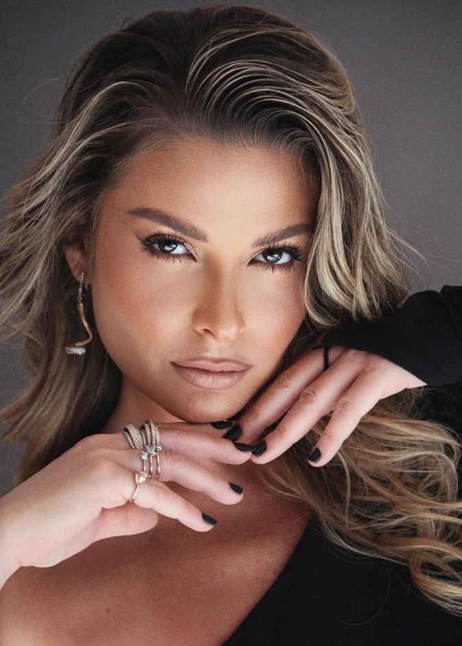 باميلا الكيك.. جاذبية دراماتيكية وشعر حيوي يكملان جرأة الأسود في مهرجان بياف 2026
