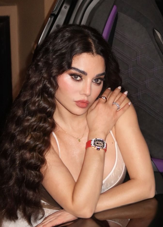  ساعة هيفاء وهبي ولمساتها مع لامبورغيني تخطف الأنظار