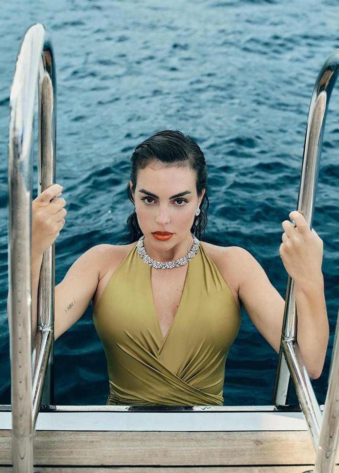 عقد جورجينا من Chopard يخطف الأنظار بتصميم فريد