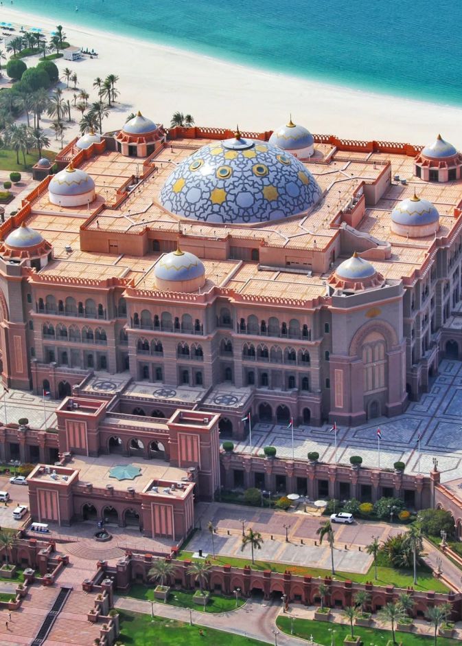 عمارة تخطف الأنظار.. مبانٍ في أبوظبي تستحق الرحلة وحدها