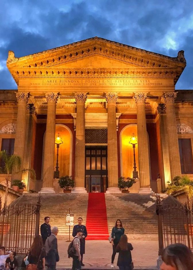 افتتح مسرح ماسيمو عام 1897 احتفالًا بتوحيد إيطاليا