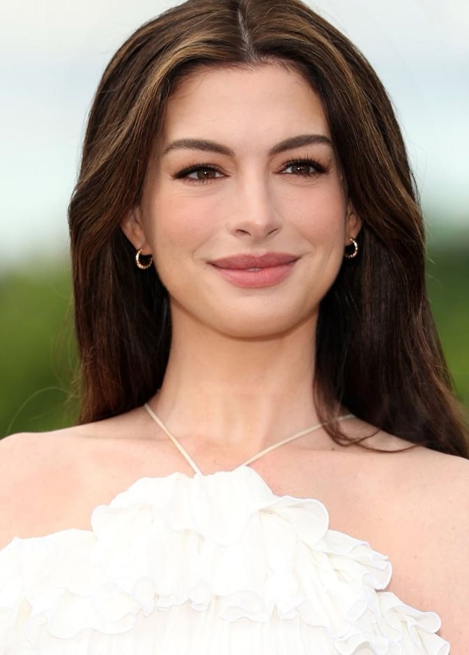 كيفية اختيار كريم الاساس المناسب لبشرتك من وحي آن هاثاواي Anne Hathaway