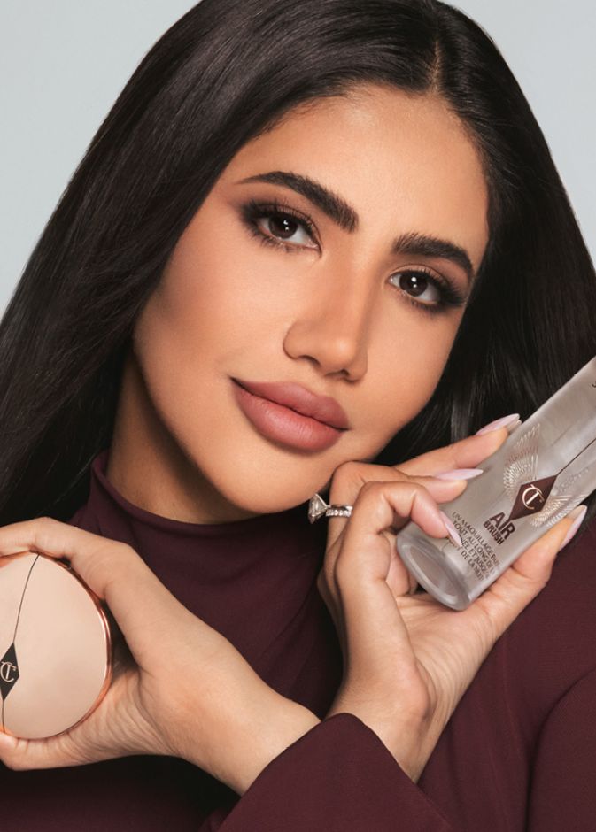 شارلوت تلبوري تكشف عن مجموعة رائعة من  المواهب العالمية لحملة AIRBRUSH FLAWLESS  الإعلانية الجديدة!