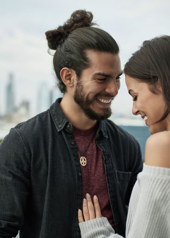 رجل برج الجوزاء في الحب.. كيف يتصرف عندما يحب؟