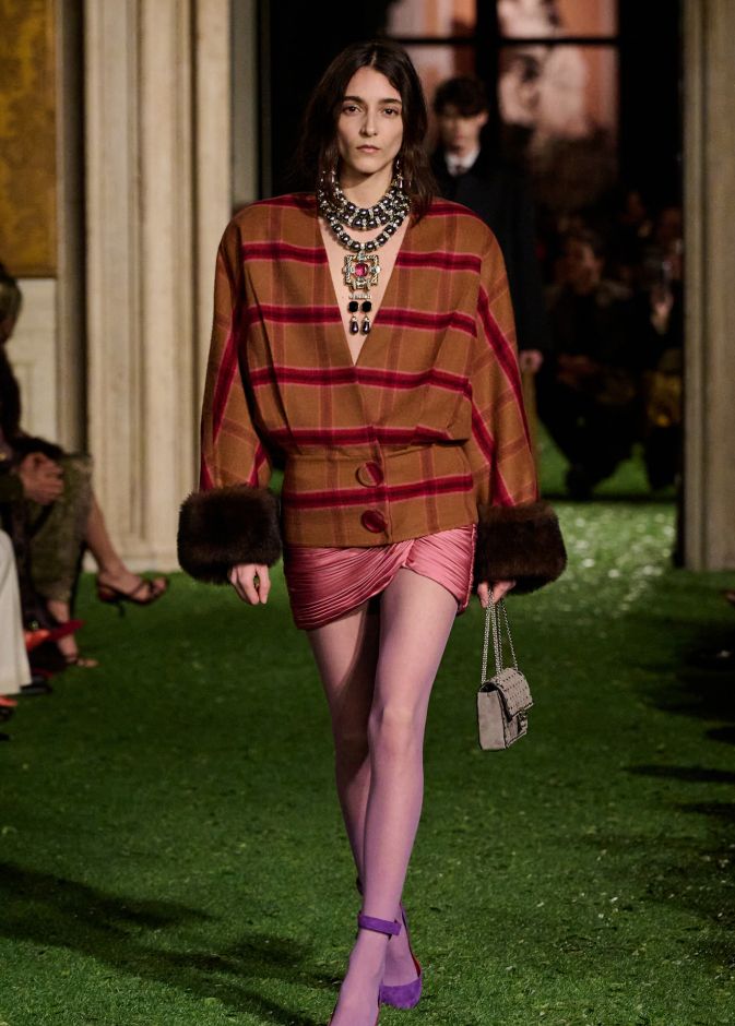 من مجموعة Valentino