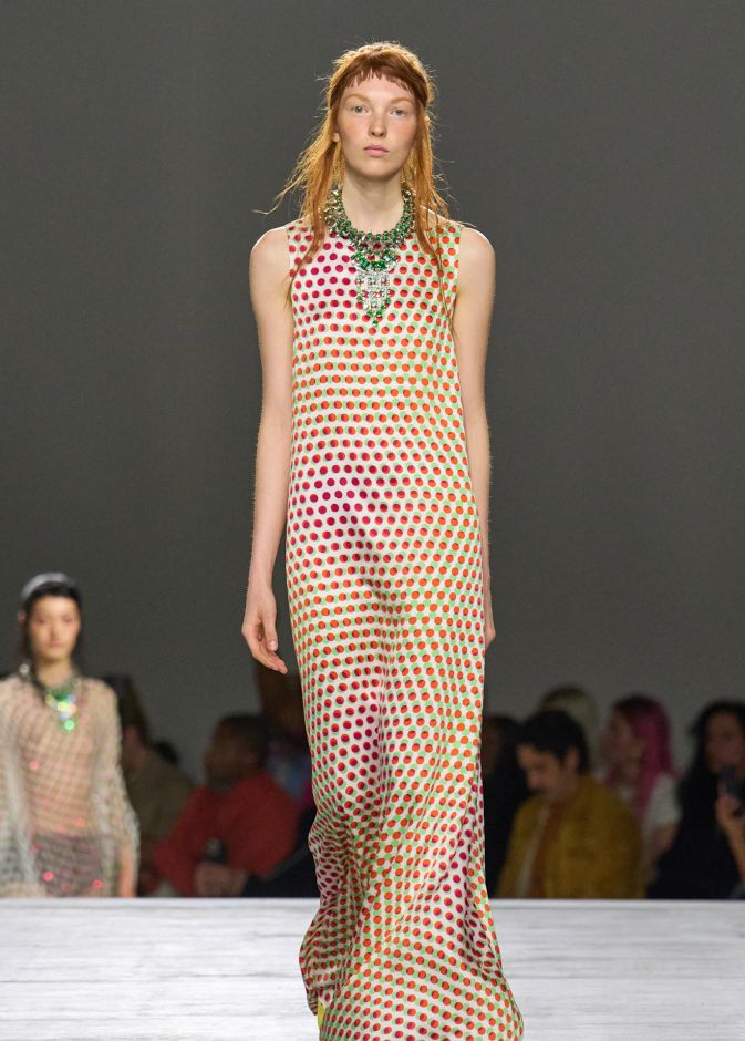 ألوان نقاط من موضة الصيف تصميم Van Noten 