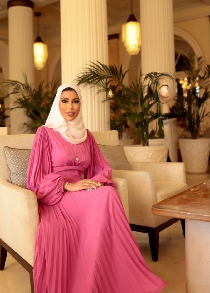 لدكتورة الإماراتية أمينة نبيل، جرّاحة التجميل ومالكة عيادة "لا فوغ" في دبي