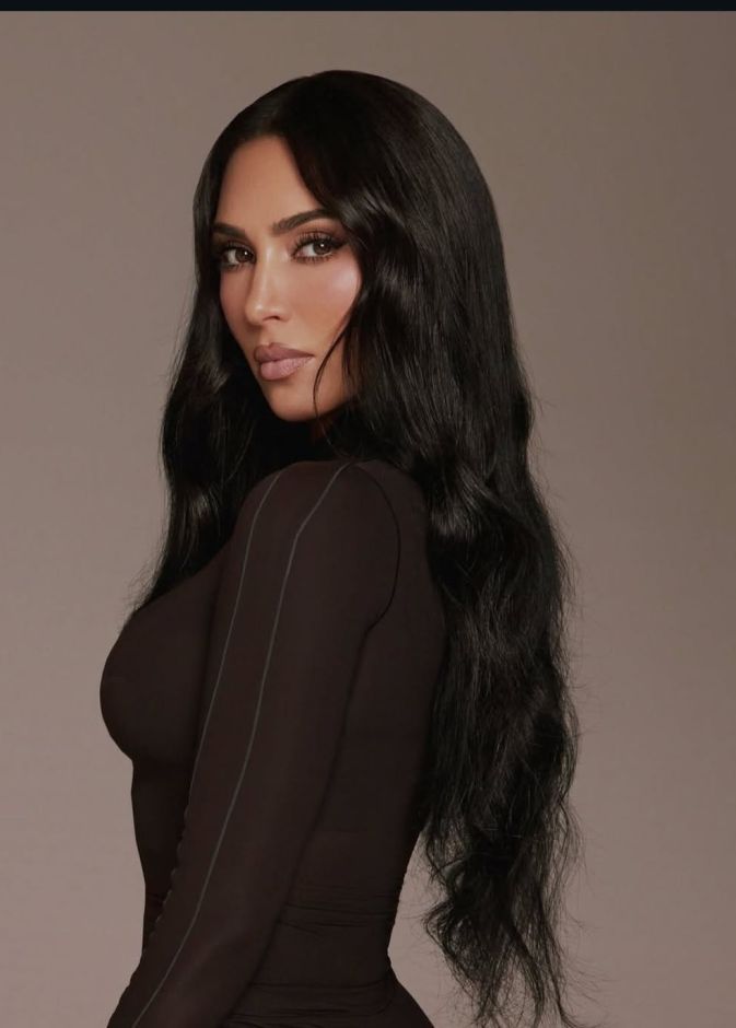 صيحة البلاشر الغلوسي بأسلوب كيم كارداشيان