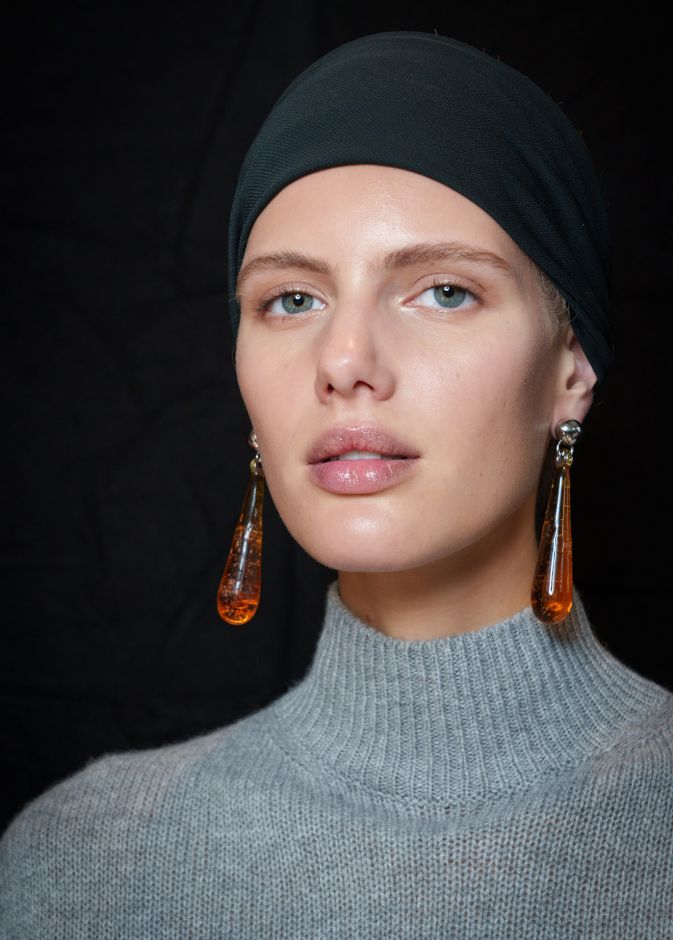 عارضة دار Lanvin